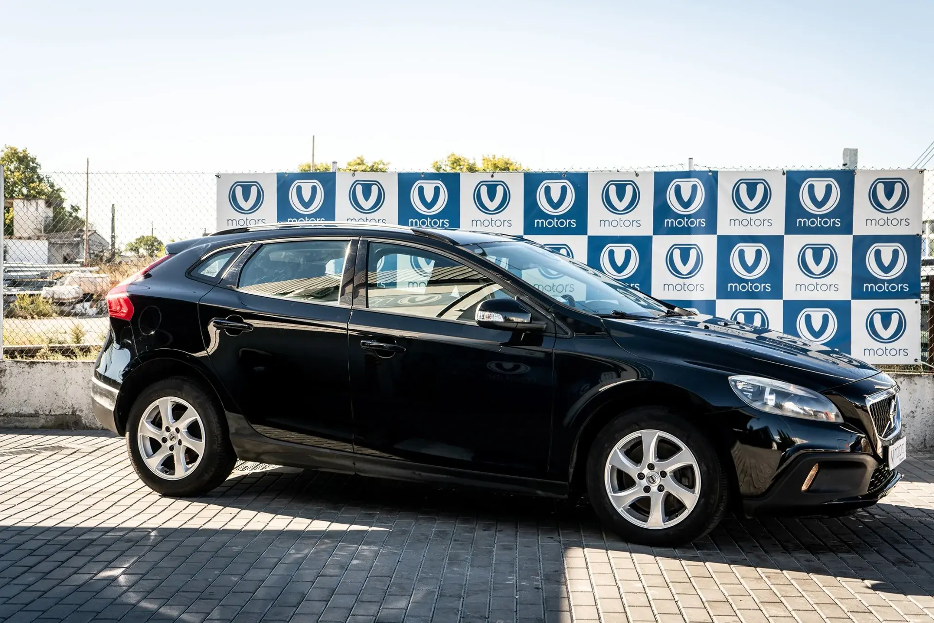 Volvo V40 Cross Country 1.6d 2018 usado à venda na V Motors, Évora
