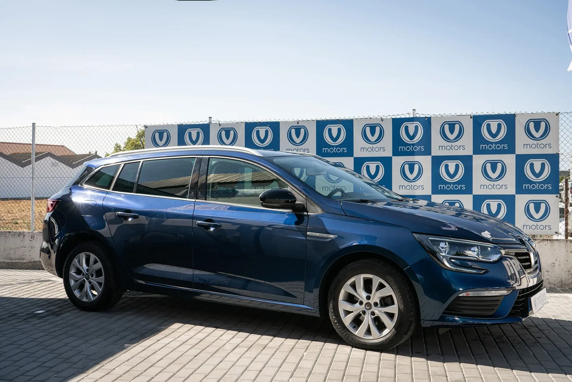 Renault Megane 1.3 TCE Limited 2020 usado à venda na V Motors, Évora