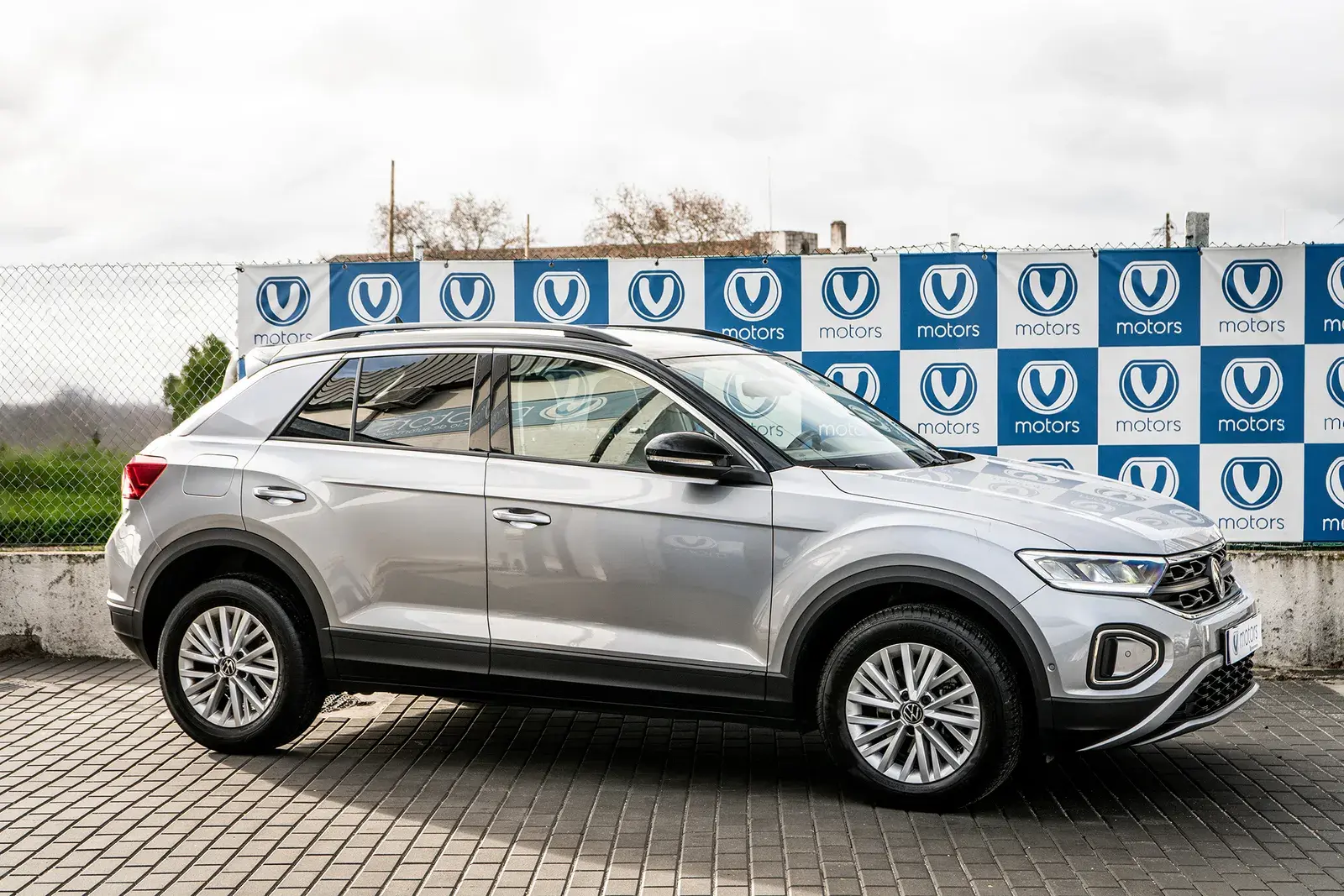 Volkswagen T-Roc 1.0 TSI Life 2023 usado à venda na V Motors, Évora